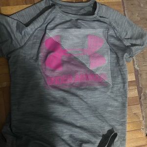 Girls Large under armour t shirt